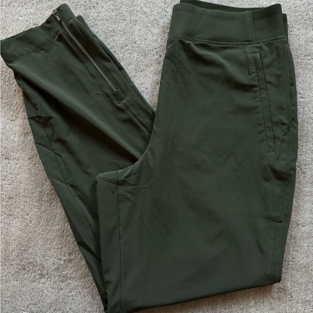 NWOT Athleta Green Joggers - size 4